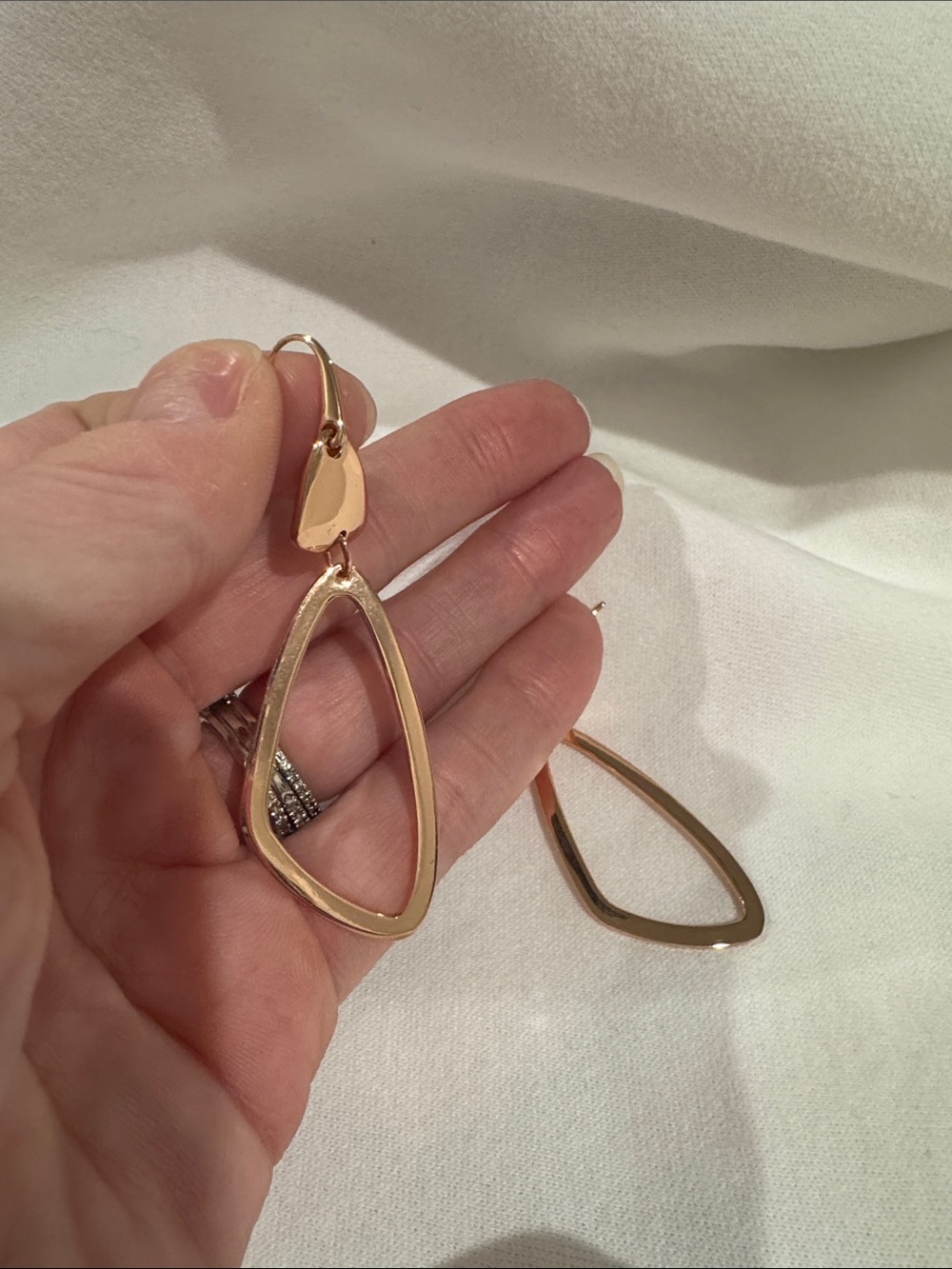 Kendra Scott-Kira- Rose Gold Dangle Earrings - Picture 3 of 4